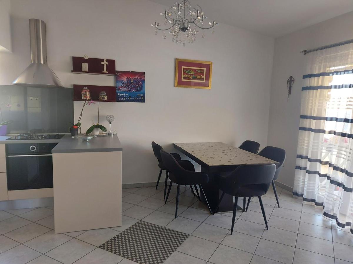 Apartmán Lara & Vito Metajna Exteriér fotografie