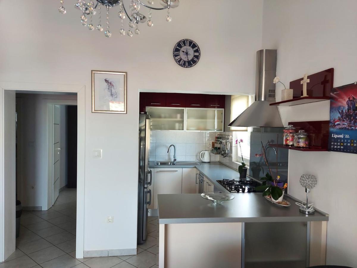 Apartmán Lara & Vito Metajna Exteriér fotografie
